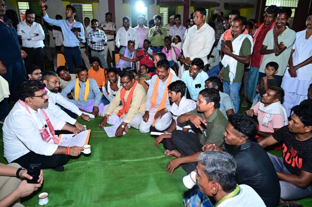 CG: जहां कभी लगती थी नक्सलियों की चौपाल, वहीं उप मुख्यमंत्री ने लगाई जनचौपाल… बदलते बस्तर की नई तस्वीर बना किसकोड़ो