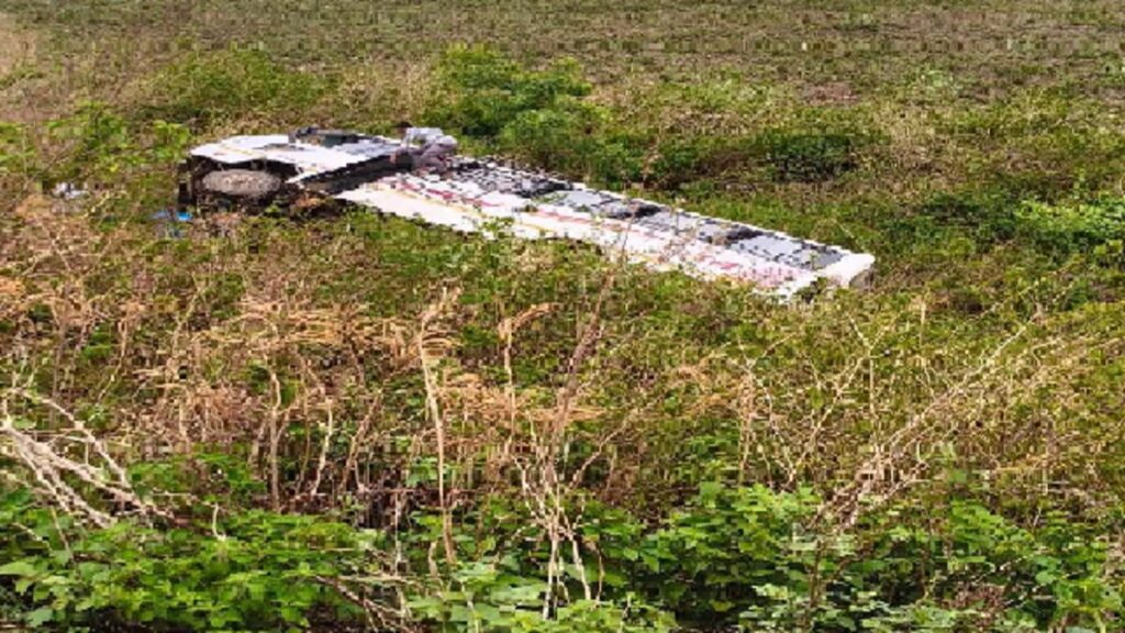 CG Accident : यात्रियों से भरी बस दुर्घटनाग्रस्त’ सड़क से फिसलकर खाई में गिरी, मचा हड़कंप