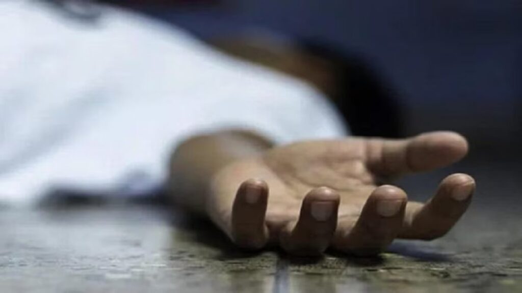 CG NEWS : दो मौतों से हड़कंप, एक का शव मिला, दूसरे ने अस्पताल में तोड़ा दम