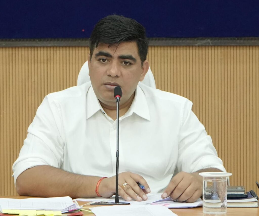 CG: कोरबा में नकल के नाम पर रिश्वत मांगना पड़ा भारी, तहसील कार्यालय की महिला कर्मी सस्पेंड, कलेक्टर के एक्शन से राजस्व महकमे में हड़कंप