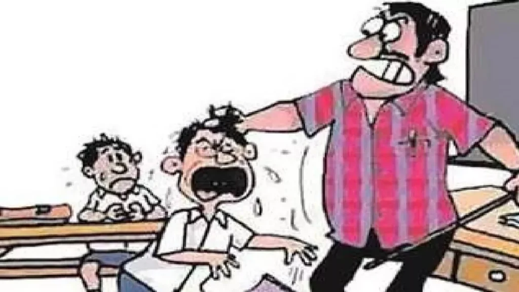 CG: क्लासरूम में एक मिनट देर से पहुंचने पर छात्र से मारपीट का आरोप, शिक्षक के खिलाफ FIR दर्ज, कानूनी कार्रवाई से शिक्षकों में नाराजगी