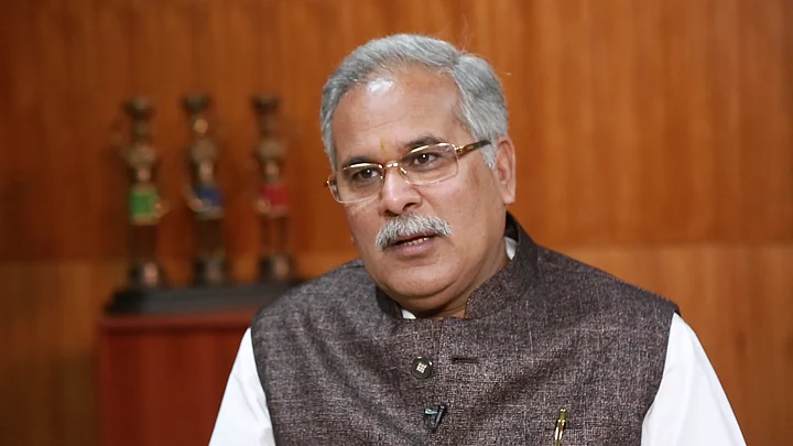 CG: पूर्व CM भूपेश बघेल को हाईकोर्ट से बड़ी राहत, CD कांड में CBI कोर्ट की कार्यवाही पर अंतरिम रोक