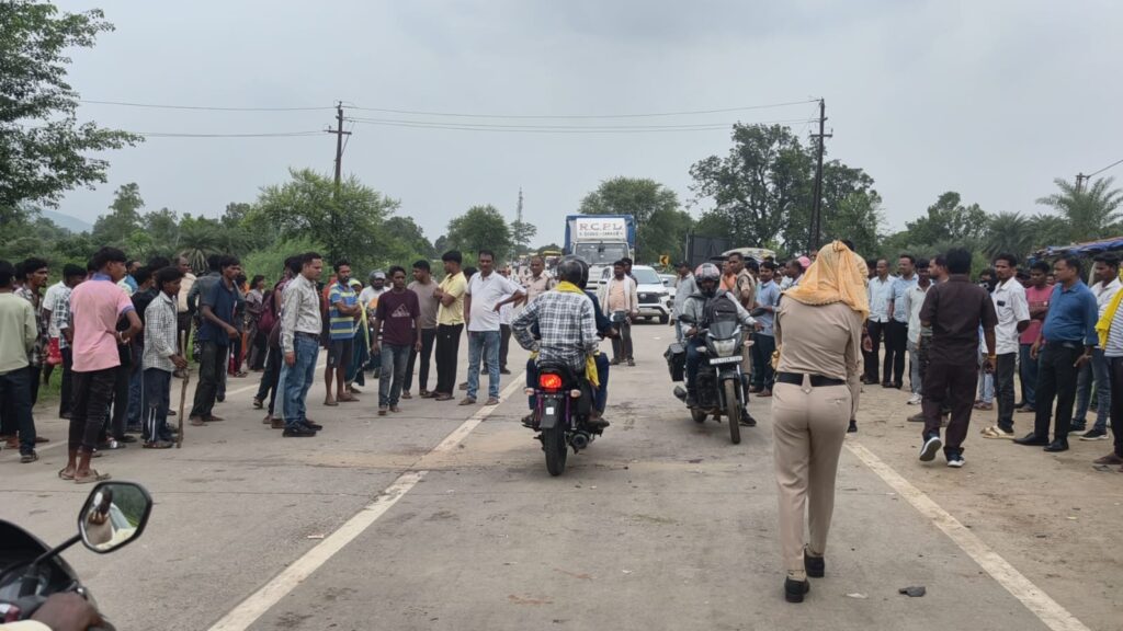 CG: कटघोरा-अंबिकापुर हाईवे पर टैंकर की टक्कर से सगे मासूम भाई-बहन की मौत, लगातार बढ़ते हादसों ने सड़क सुरक्षा पर खड़े किए गंभीर सवाल