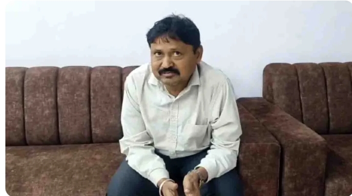 CG ब्रेकिंग: सिंचाई विभाग का कर्मचारी 10 हजार की रिश्वत लेते गिरफ्तार, GPF की राशि जारी करने के बदले पैसा लेते ACB ने रंगे हाथों पकड़ा