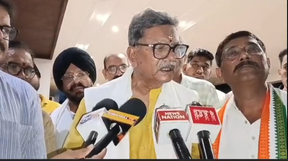 CG POLITICS: दिल्ली के मुद्दों से छत्तीसगढ़ की सियासत गरमाने की तैयारी, क्या विधानसभा के बाद अब सड़क पर भाजपा को घेरने की रणनीति ?