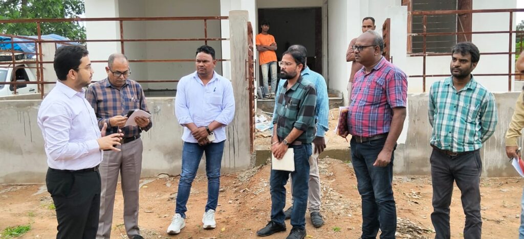 CG: कोरबा में विकास कार्यों की जमीनी हकीकत जानने मैदान में उतरे CEO, स्कूल निरीक्षण में शिक्षक मिले अनुपस्थित…कार्रवाई के निर्देश